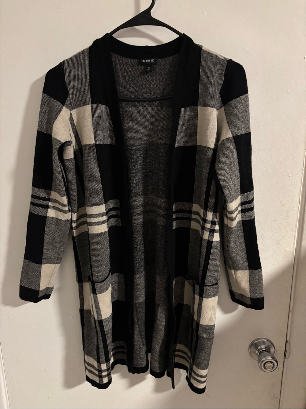 Torrid Plaid Open Front Cardigan Size 00 Black Gray Buffalo Check Sweater
